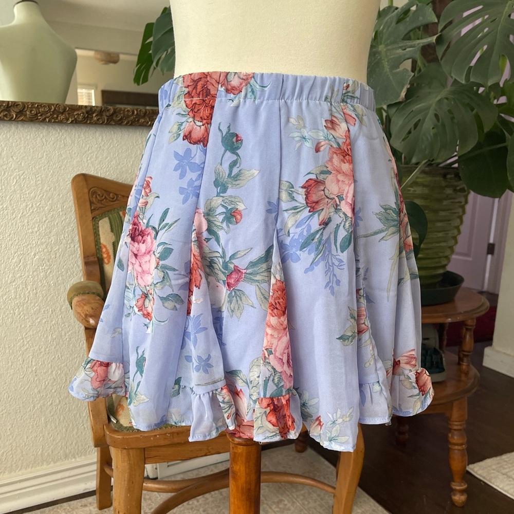 NBW, DO+BE, silky, high waisted, floral skort. So cute for spring/summer.